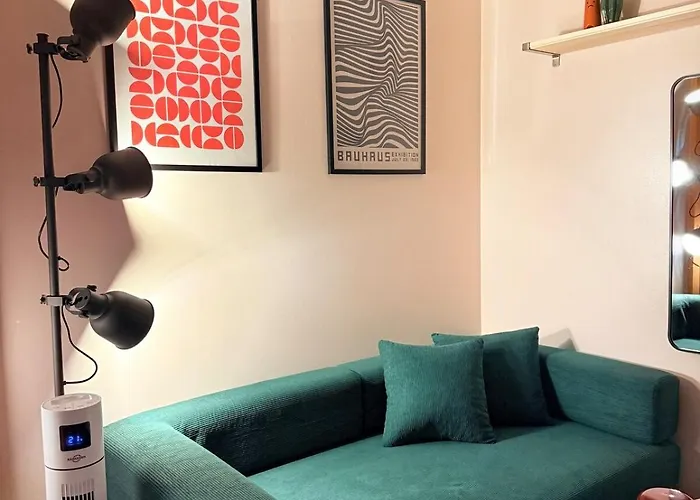 Apartment New! Modern & Cozy Space In Uptown Bgc Near Mall Backhome2