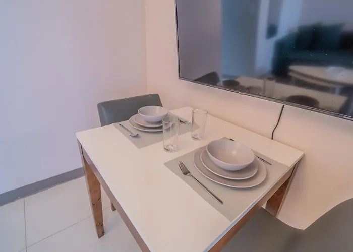 New! Modern & Cozy Space In Uptown Bgc Near Mall Backhome2 Apartment *